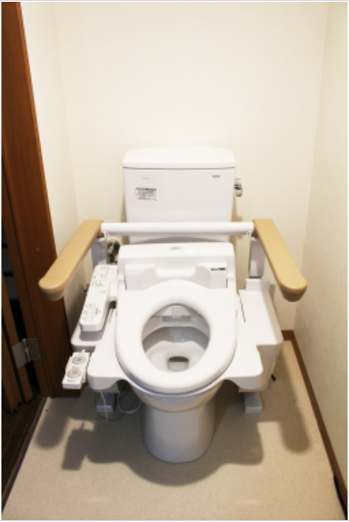 寒い冬でも暖かなバリアフリーのトイレ空間